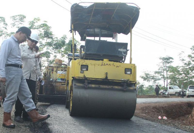 Plt Gubernur Bengkulu Rohidin Mersyah melakukan sidak (peninjauan langsung ke lapangan).