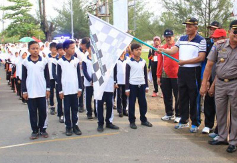 Pembukaan Lomba Gerak Jalan di Sport Center Pantai Panjang, Selasa (15-08-2017)
