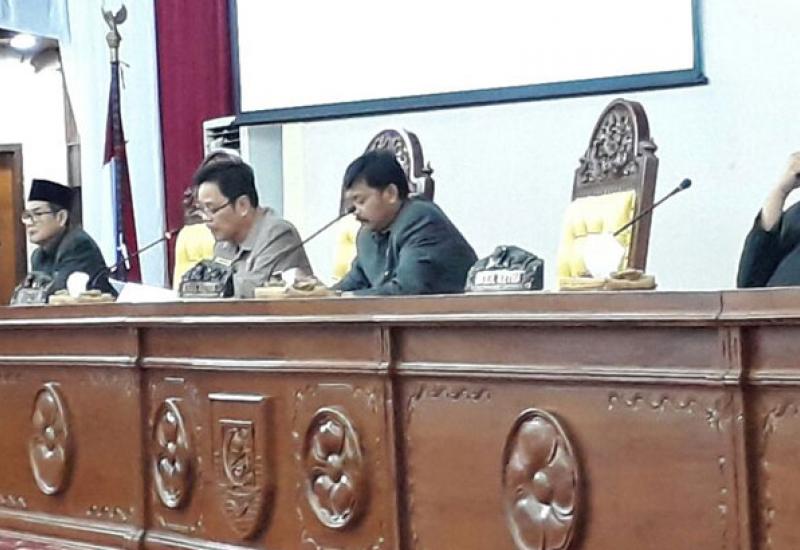 Sidang Paripurna DPRD Provinsi Dalam Pandangan Akhir Fraksi-Fraksi Terhadap Raperda tentang LPJ 2016, Selasa (08/08/2017)