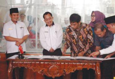 Penandatanganan Komitmen Bebas Iur Biaya RS dan KU Mitra BPJS Kesehatan Wilayah Bengkulu Tahun 2017 di RSUD M Yunus Bengkulu, Rabu (20/09/2017)