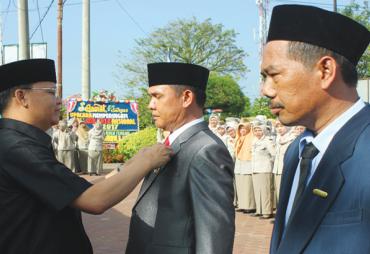 Plt gubernur menjadi inspektur upacara pada peringatan hari Agragria Nasional tahun 2017