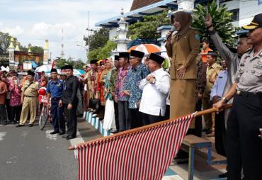 Acara pelepasan pawai taaruf Musabaqah Tilawatil Quran (MTQ) ke XXXIII di eks Kantor Walikota Bengkulu, Senin (18/09/2017)