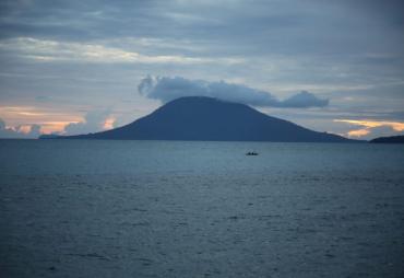 Indah Dan Memukau, Joging Sambil Ditemani Deburan Ombak Di Pantai Sukaraja