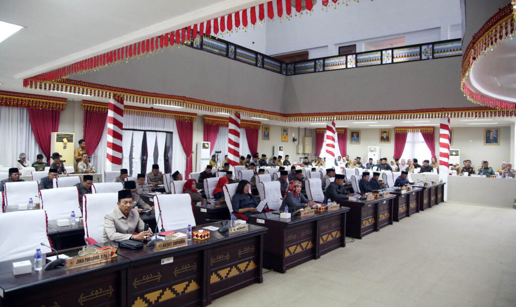 Paripurna DPRD, Bupati Nanang Sampaikan Raperda Perubahan APBD TA 2023