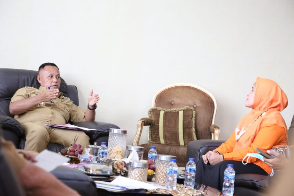 Audiensi Bersama Pos Indonesia Cabang Bandar Lampung, Ini Pesan Bupati Dalam Penyerahan BSST