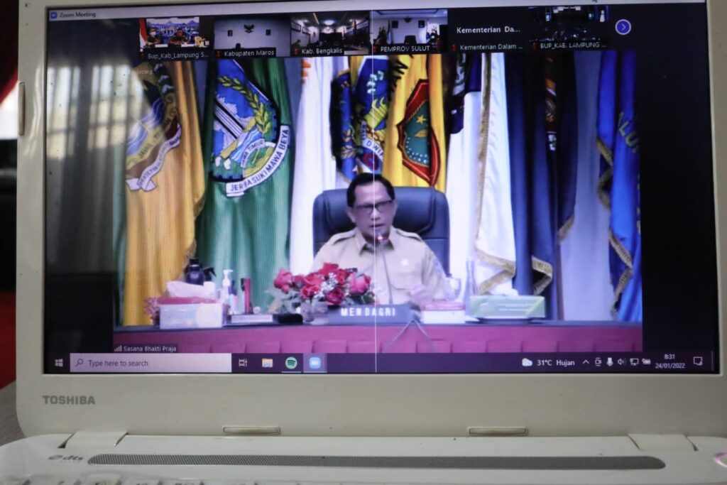 Rapat Kerja Bersama Kemendagri, Bupati Lampung Selatan Ikut Serta Melalui Virtual meeting