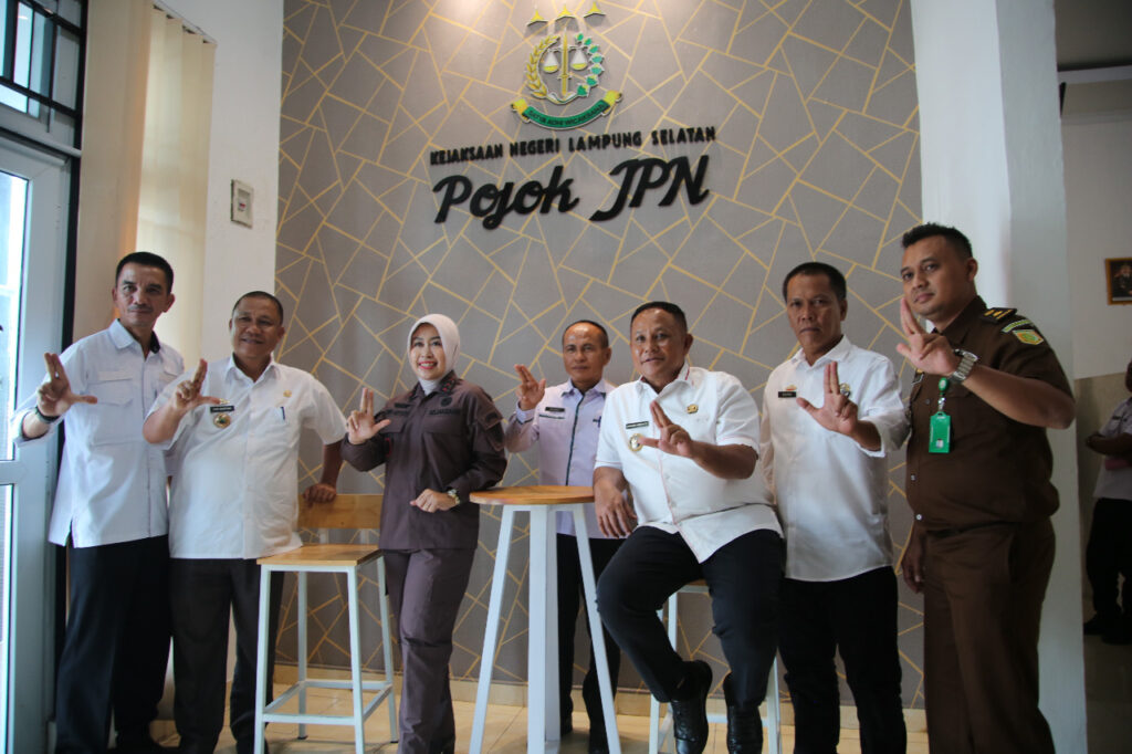 Saat Podcast Di Kejari Lamsel, Bupati Nanang Sampaikan Perkembangan Pembanguan Daerah
