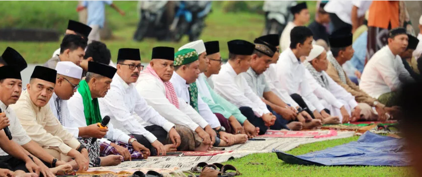 Bupati Lampung Selatan Nanang Ermanto Salat Idul Adha 1445 Hijriah di Lapangan Desa Way Galih