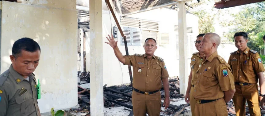 Bupati Lampung Selatan Tinjau Rumah Dinas Camat Penengahan, Paska Terbakar