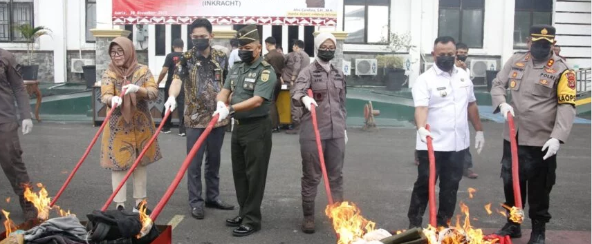 Musnahkan Barang Bukti Tindak Pidana Umum, Bupati Lamsel  Apresiasi Kinerja Kejari