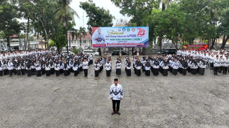 Peringatan HUT Ke-78 PGRI dan HGN Tahun 2023, Bupati Nanang Pimpin Upacara 