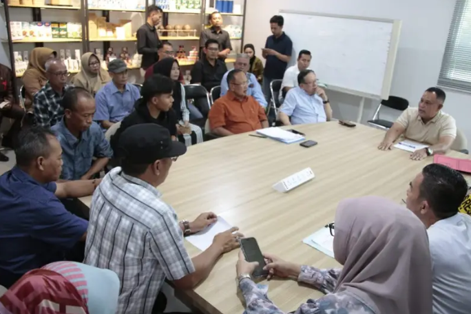 Bupati Nanang Berhasil Mediasi, Buruh PT SSH Dapat THR Penuh