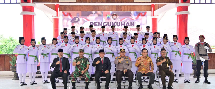 Resmi, Bupati Nanang Ermanto Kukuhkan 35 Anggota Paskibraka Tahun 2024