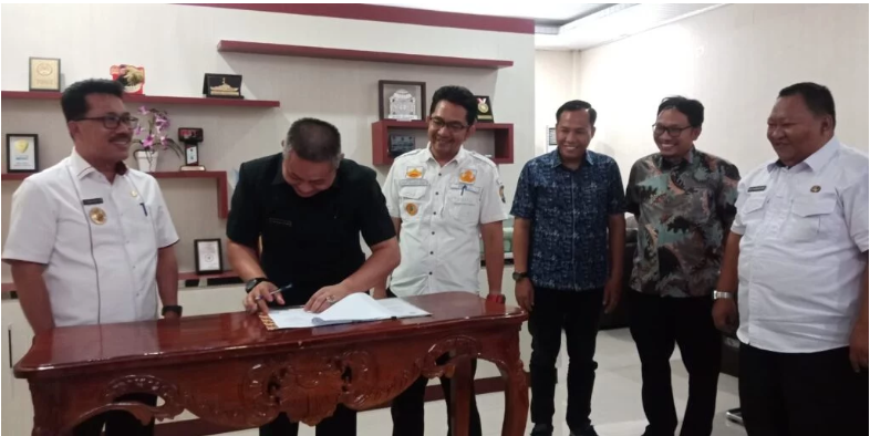 Bersama Lembaga Pengembangan Saburai Universitas Sang Bumi Rua Jurai, Pemkab Lampung Selatan Teken PKS