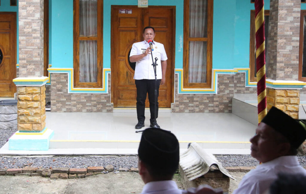 Lama Diimpikan, Bupati Lamsel Resmikan Jembatan Parit 9 Desa Berundung Ketapang