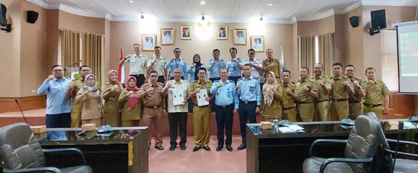 Kemenkumham Lampung Serahkan  Naskah Akademik dan Draf Retribusi Daerah Ke Pemkab Lamsel