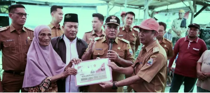 Bersama Baznas, Pemkab Lampung Selatan Bantu Bedah Rumah di Desa Kuala Jaya