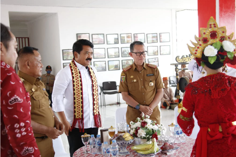 Penyerahan Sartifikat Huntap Tahap 2, Bupati Nanang Sambut Kunjungan Kerja Menteri ATR/BPN