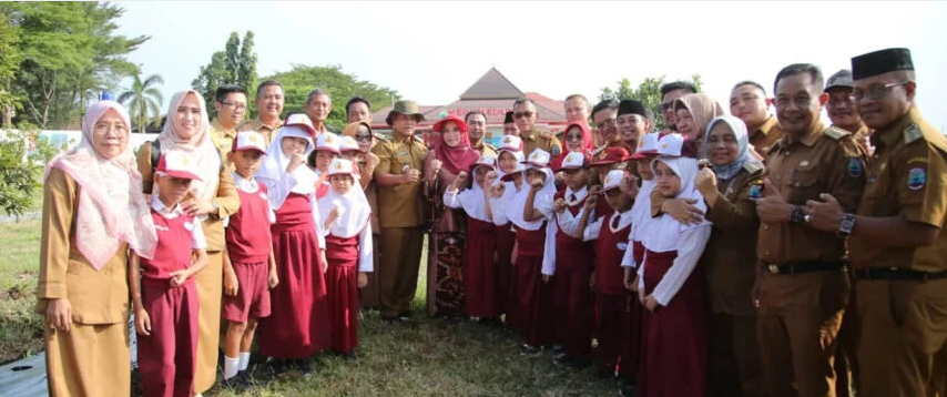 Bupati Lampung Selatan Ajak Anak SDN 3 Way Urang Tumbuhkan Jiwa Petani Sejak Dini 