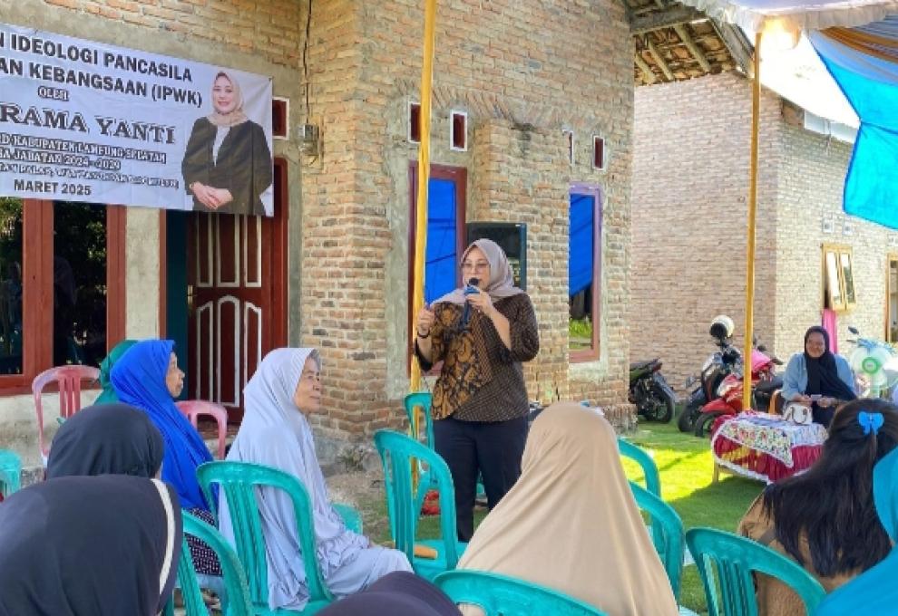 Ketua Komisi III DPRD Lamsel Yuti Rama Yanti Sosialisasi Ideologi Pancasila dan Wawasan Kebangsaan