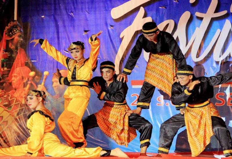 Penampilan Tari Tradisi di panggung utama Festival Tabut 2017