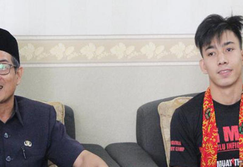 Plt. Sekda Provinsi Bengkulu Gotri Suyadi saat menerima kunjungan Boy yang didampingi Pelatih dan Manager serta Wakil Ketua III DPRD Provinsi Bengkulu Elfi Hamidy dan Kadispora Provinsi Bengkulu Meri Sasdi