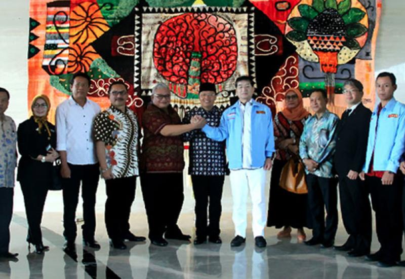 Plt Gubernur Bengkulu Rohidin Mersyah saat foto bersama.