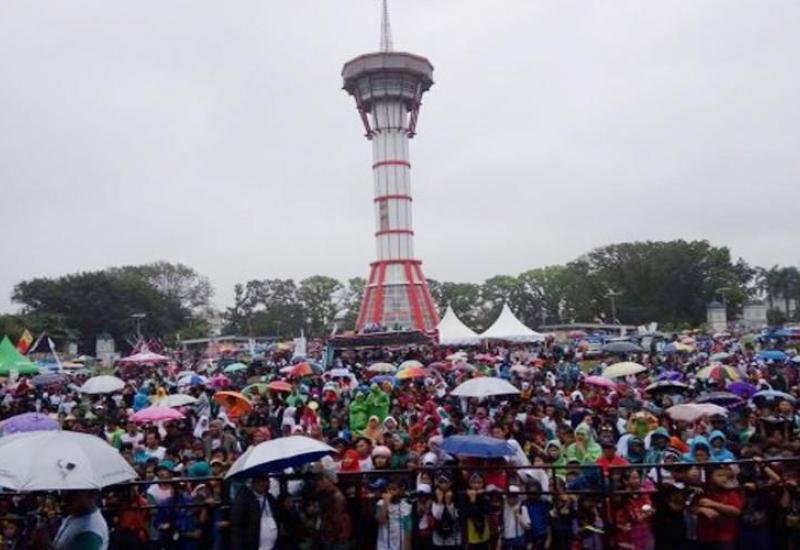 Jalan Sehat Berhadiah yang digelar Bengkulu Ekspress bekerjasama dengan Pemerintah Kota Bengkulu, Korem, Luwak White Coffe