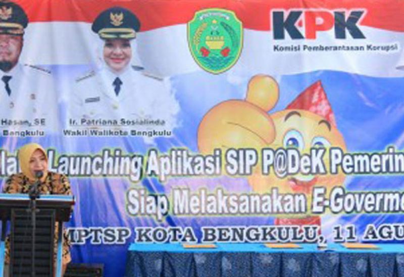 Wakil Walikota Bengkulu Patriana Sosialinda dalam sambutan Launching Aplikasi SIP P@dek, Jumat, (11/08/2017)