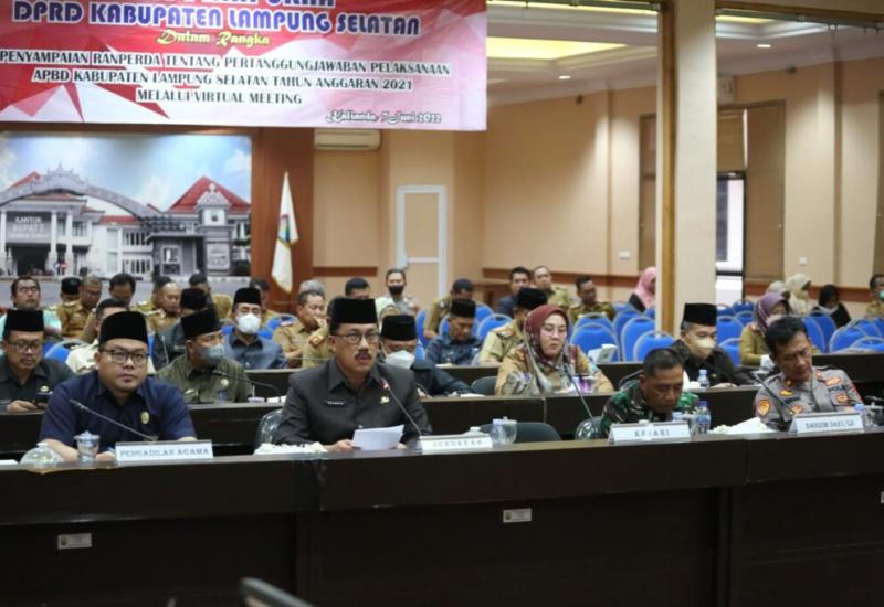 Sekda Lamsel Menghadiri Rapat Paripurna Pertanggungjawaban APBD 2021