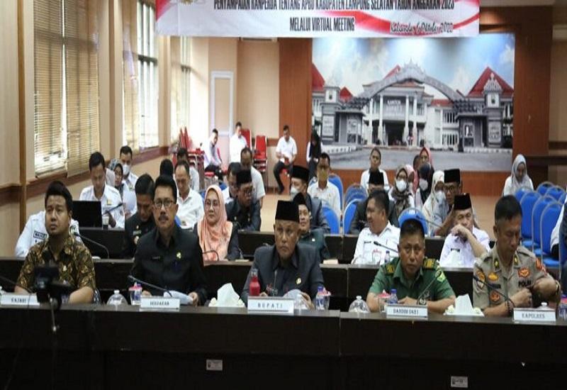 Bupati Lampung Selatan Nanang Ermanto menyampaikan Rancangan   Anggaran Pendapatan dan Belanja Daerah (APBD) Tahun Anggaran 2023 dalam Rapat   Paripurna DPRD Kabupaten Lampung Selatan secara virtual di Aula Rajabasa,   kantor bupati, Kamis (6/10).