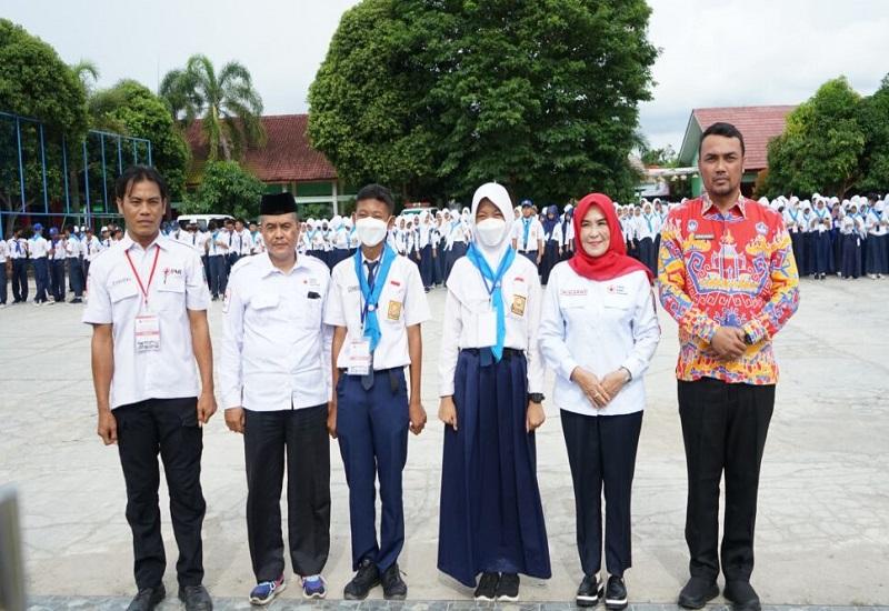 Ketua Palang Merah Indonesia (PMI) Kabupaten Lampung Selatan,   Winarni Nanang Ermanto membuka Pelatihan Diklat Pendidikan dan Latihan Palang   Merah Remaja (PMR) tingkat Madya SMP/MTS Se-Kabupaten Lampung Selatan di SMPN   1 Kalianda, Jumat (21/10).