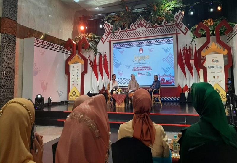 Produk kerajinan Tapis Kapal hasil Industri Kecil Menengah (IKM)   Lampung Selatan, berhasil meraih penghargaan dari Dewan Kerajinan Nasional   (Dekranas) pada Pameran Kerajinan Nusantara (Kriya Nusa) yang berlangsung di   Hall A Jakarta Convention Center (JCC) mulai tanggal 21-25 September 2022.