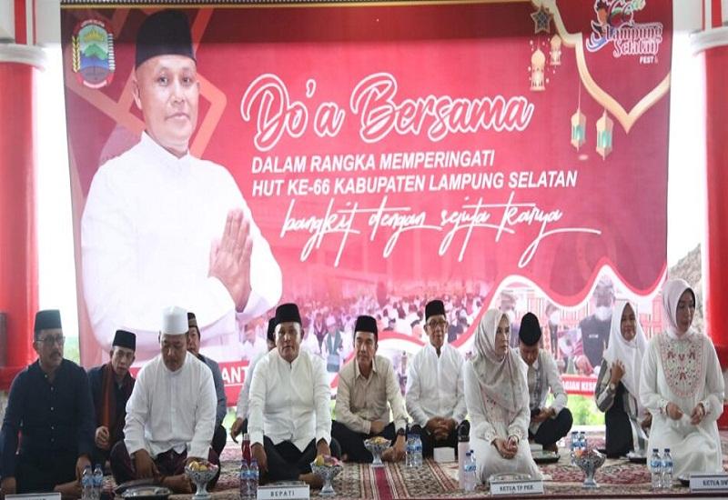 Pemerintah Kabupaten Lampung Selatan (Pemkab Lam-Sel) menggelar Doa bersama, dalam rangka   memperingati ari Ulang Tahun (HUT) ke-66 Kabupaten Lampung Selatan yang dibuka langsung oleh Bupati Lampung   Selatan, H. Nanang Ermanto, di Aula Sebuku Rumah Dinas Bupati, Sabtu (12/11).
