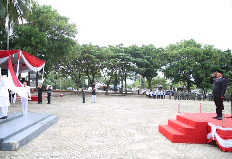 Pemerintah Kabupaten Lampung Selatan (Pemkab Lamsel) menngelar Upacara memperingati Hari Pahlawan   ke-77, bertindak sebagai Inspektur Upacara  (Irup) Bupati Lampung Selatan, H. Nanang Ermanto di Lapangan Korpri, Pemda   Lampung Selatan, Kamis (10/11).