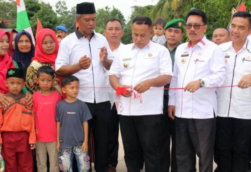 Jalan Cor Beton Sepanjang 2.000 M Diresmikan Bupati Lamsel