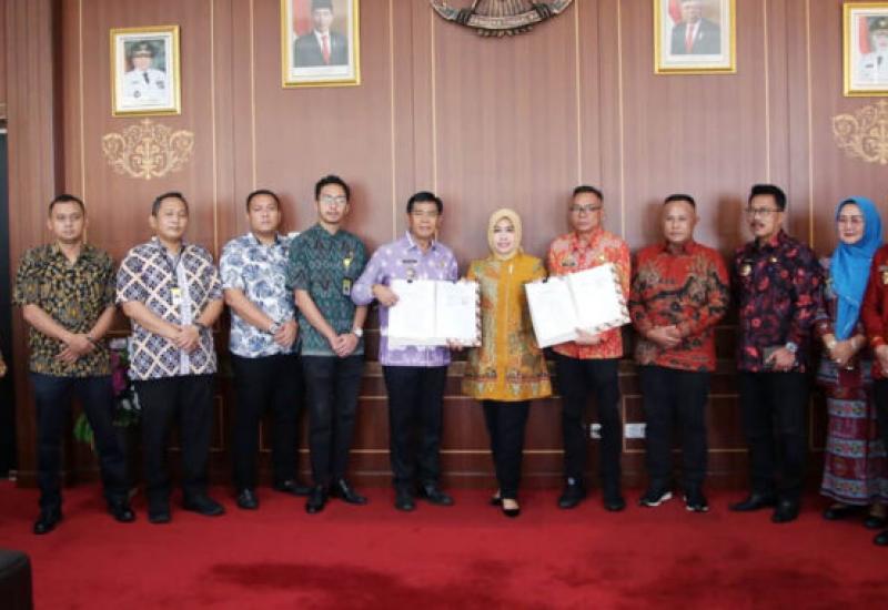 Penyelenggaraan Mal Pelayanan Publik Sekaligus Bantuan Hukum, Pemkab - Kejari Lamsesl Teken MoU