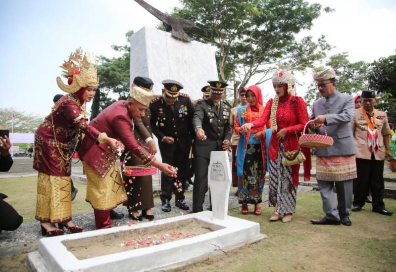 Peringati HUT Ke-78 Kemerdekaan RI, Bupati Lampung Selatan Ikuti Upacara Tabur Bunga