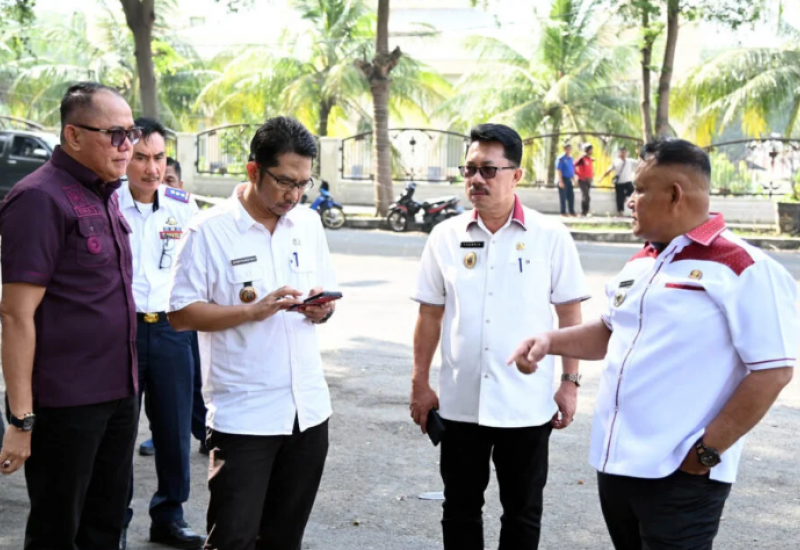 Tinjau Lingkungan Kawasan Pemda Lampung Selatan, Bupati Nanang Minta ASN Untuk Peduli