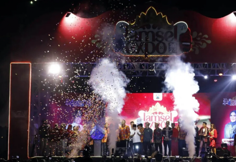 Lampung Selatan Expo 2024 Resmi Dibuka, Pesta Kembang Api Meriahkan Pembukaan 
