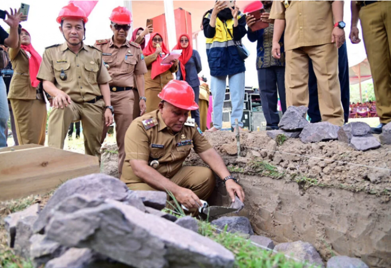 Peletakan Batu Pertama USB SMPN 3 Tanjung Bintang, Bupati Nanang : Fundamen Generasi Emas 2045