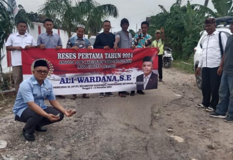 Jalan Rusak Parah, Anggota DPRD Lamsel Ali Wardana Akan Ajukan Di Tahun 2025