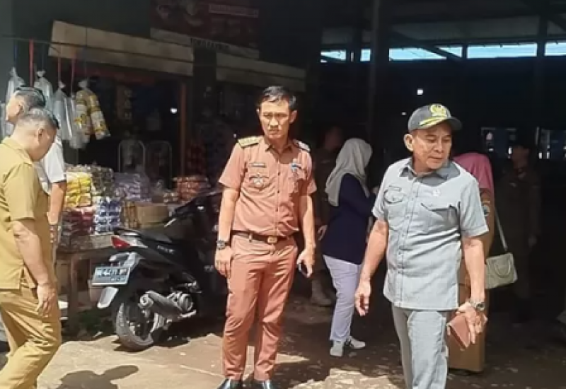 Respon Keluhan Pedagang, Ketua Komisi II DPRD Lampung Selatan Syaiful Azumar Kunker Ke Pasar Sidomulyo