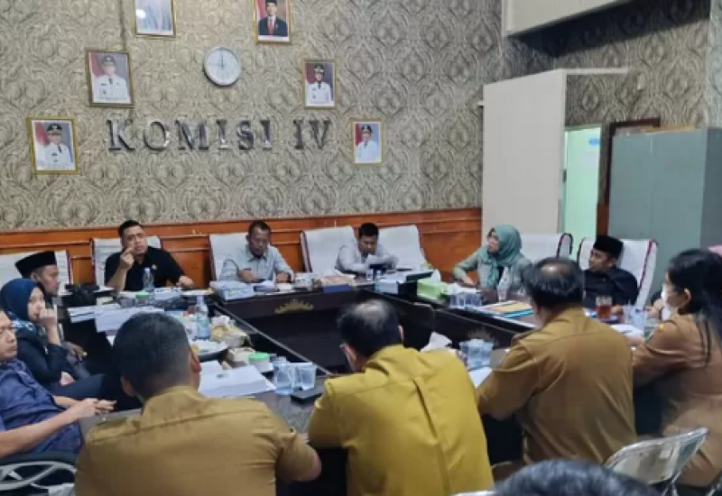 Rapat Dengan Dinkes, Wakil Ketua I DPRD Merik Havit Lontarkan Kritik Mangkraknya Kapal Ambulans Laut