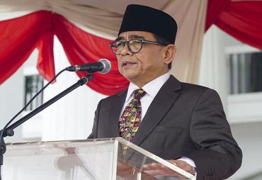 Upacara Peringati Hari Sumpah Pemuda, Bupati Kepahiang Dr. Ir. Hidayattullah Sjahid, MM bertindak sebagai inspektur upacara
