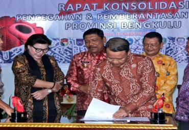 Penandatanganan Komitmen Anti Korupsi Plt. Gubernur Bengkulu Dengan KPK RI. Kamis, (10/08/2017)