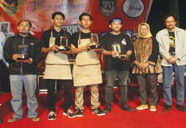 Para pemenang Festival Kopi beresama Kadis Pariwisata Prov. Yudi Satria, Sabtu (22/7/2017)
