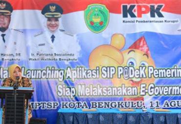 Wakil Walikota Bengkulu Patriana Sosialinda dalam sambutan Launching Aplikasi SIP P@dek, Jumat, (11/08/2017)