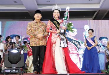 Plt. Gubernur Bengkulu bersama Fithria Apri Shely, Juara Putri Pariwisata Indonesia Bengkulu 2017 