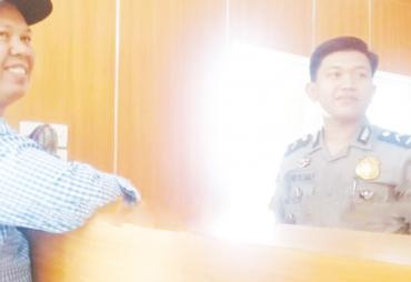 Sultan Besuk Junaidi Hamsyah di Rutan Kelas IIB Malabero 